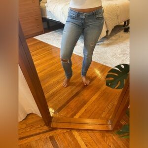 Hollister Women’s Light Wash Distressed Skinny Low Rise Jeans